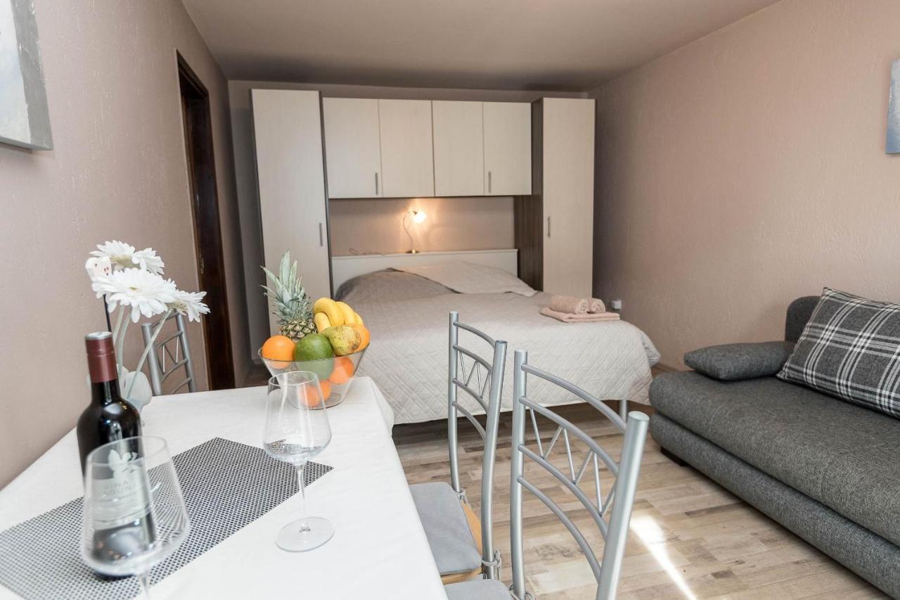 Apartments Karmen 1 Crikvenica Exterior foto